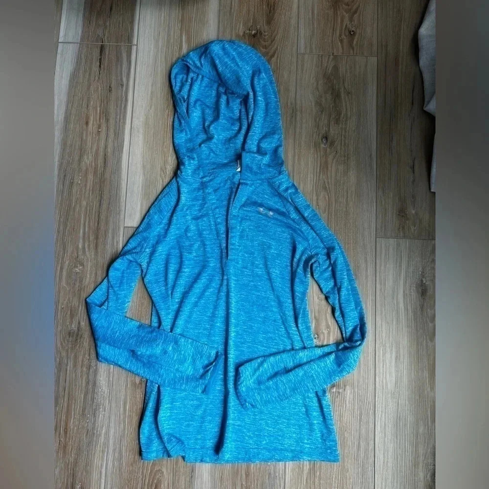 UNDER ARMOUR : hooded athletic shirt